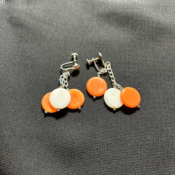VTG Silver Plastic White and Orange Dangle screw back earrings. 60s Vibes!! - Picture 2 of 5